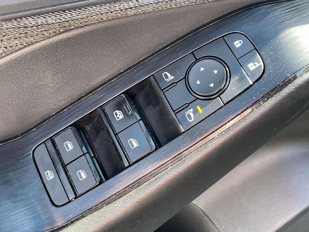 Used 2023 Nissan Rogue S AWD/4WD image 16