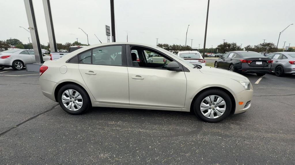 Used 2013 Chevrolet Cruze LS FWD image 9