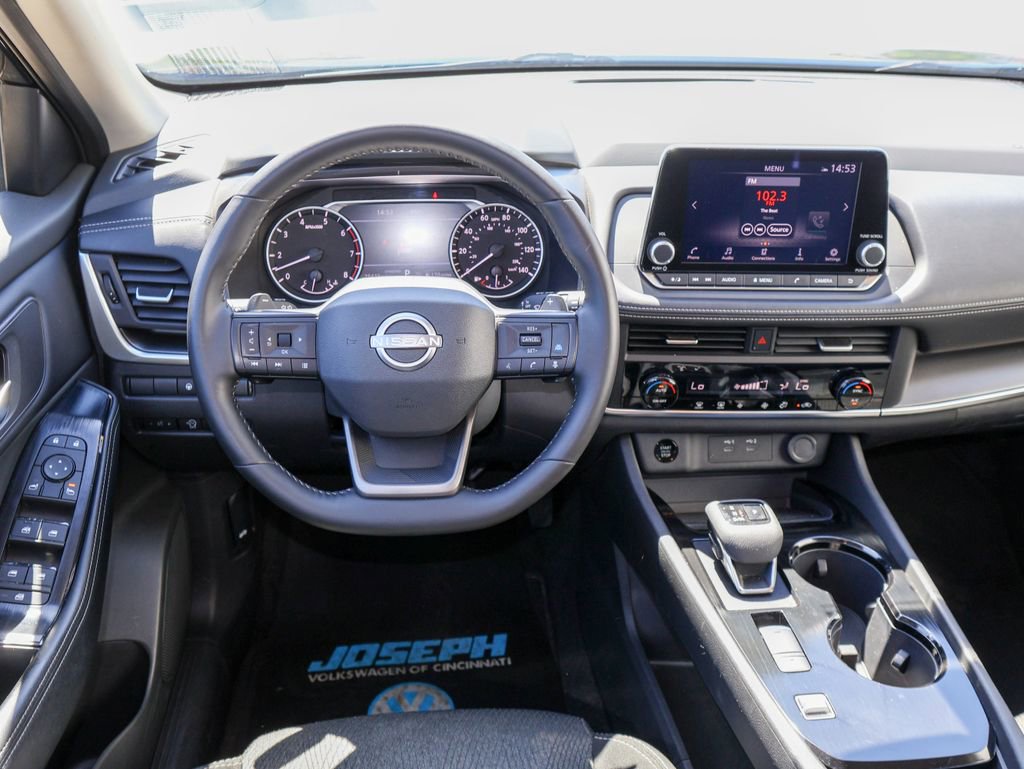 Used 2025 Nissan Rogue SV image 17