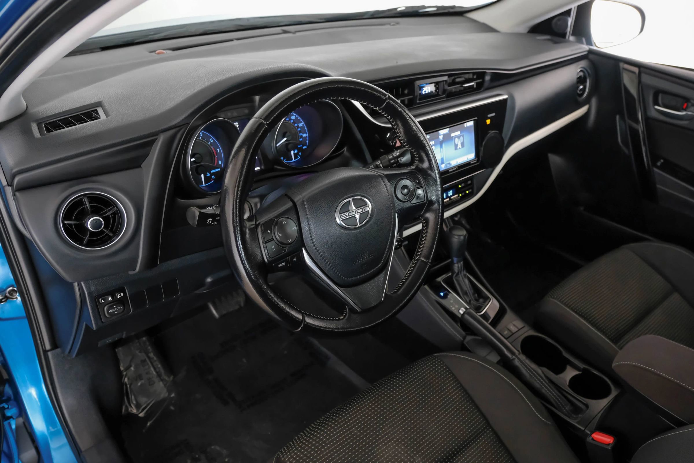 Used 2016 Scion iM Hatchback 4D image 2