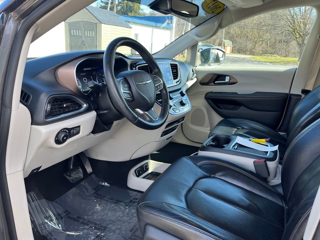 Used 2017 Chrysler Pacifica Touring-L Plus w/ Advanced Safetytec Group image 14