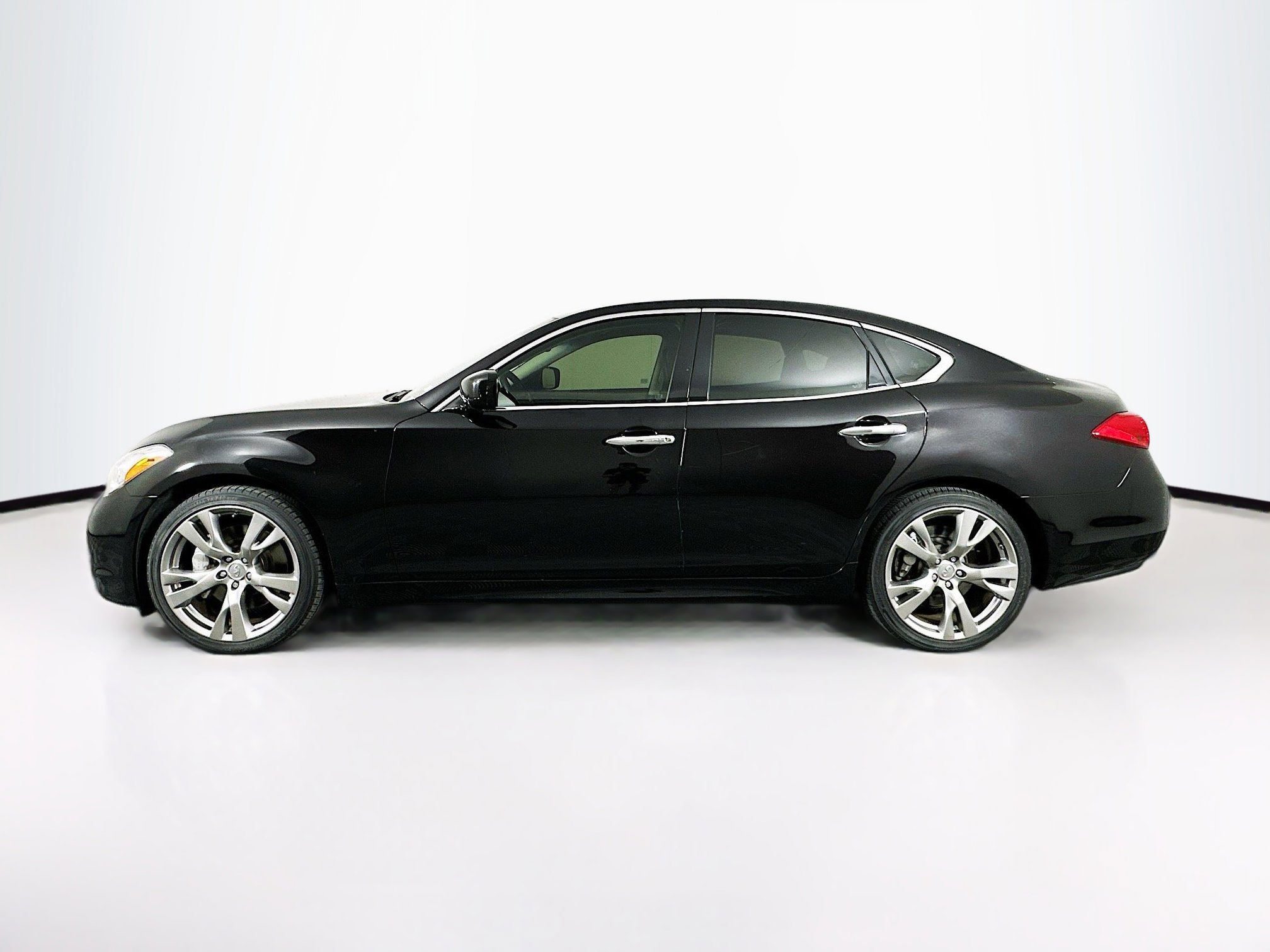Used 2013 INFINITI M37 w/ Premium Pkg RWD image 4