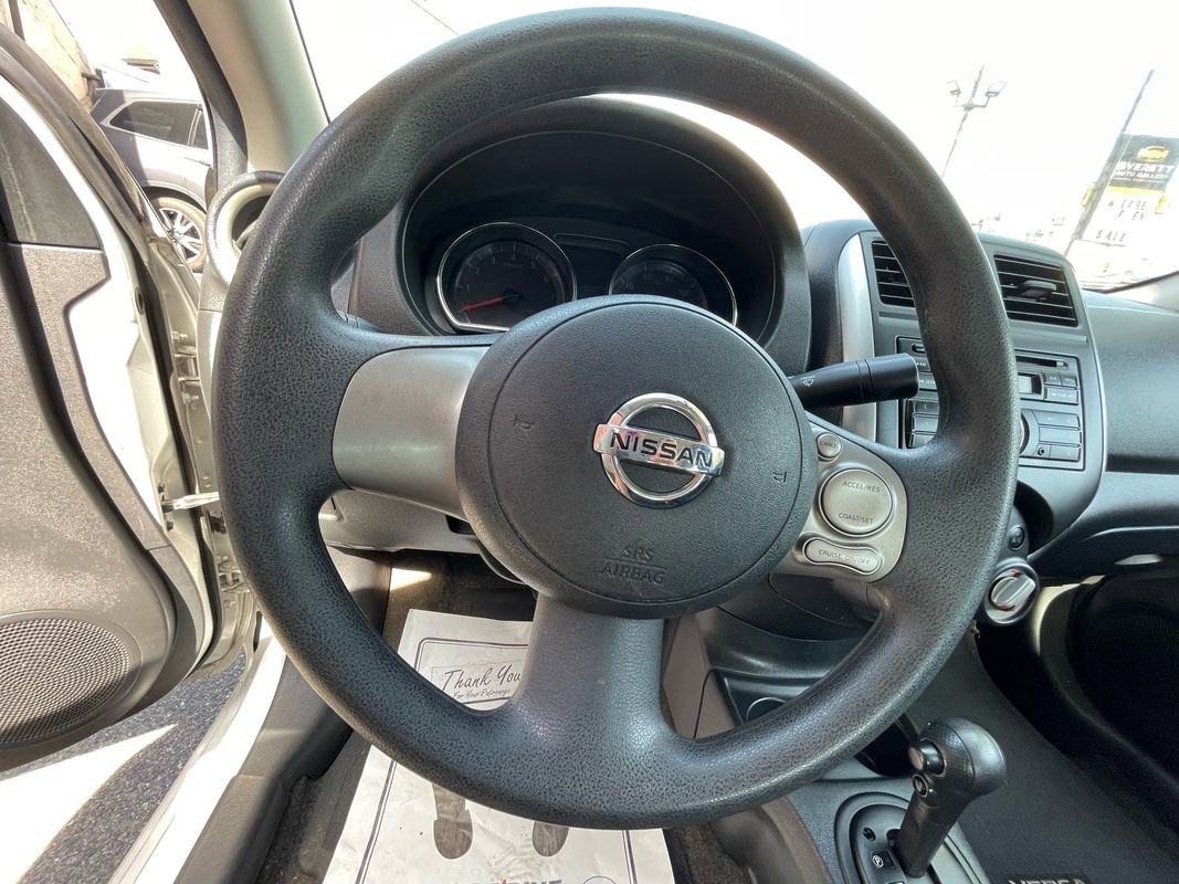 Used 2012 Nissan Versa SV FWD image 12