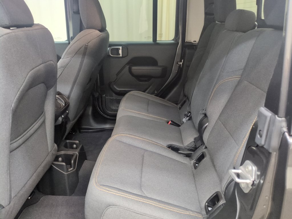 Used 2025 Jeep Gladiator Sport image 15