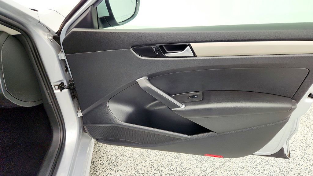 Used 2021 Volkswagen Passat 2.0T S image 25