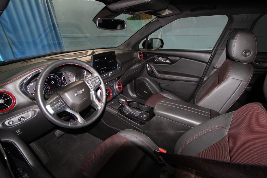 Used 2023 Chevrolet Blazer RS w/ Enhanced Convenience Package FWD image 2