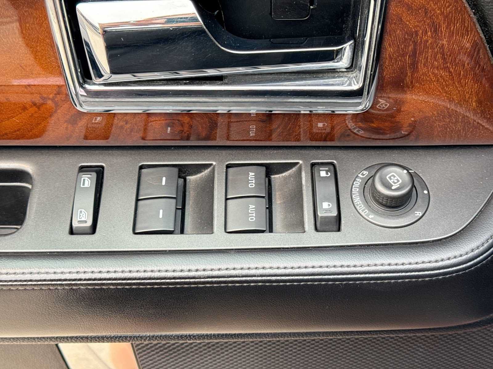Used 2015 Lincoln Navigator 4WD image 16