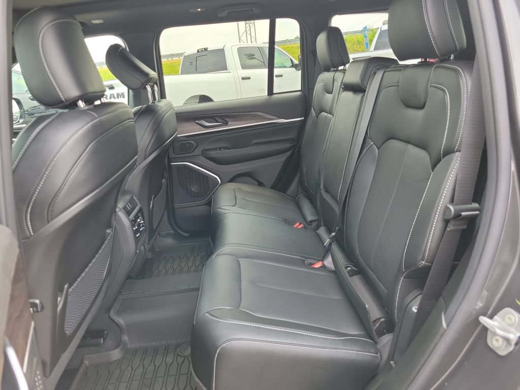 New 2026 Jeep Grand Cherokee Limited AWD/4WD image 9