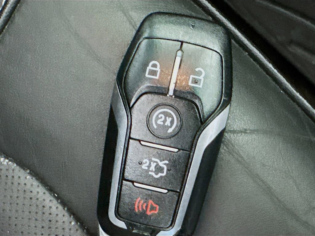 Used 2016 Ford Explorer Platinum AWD/4WD image 39