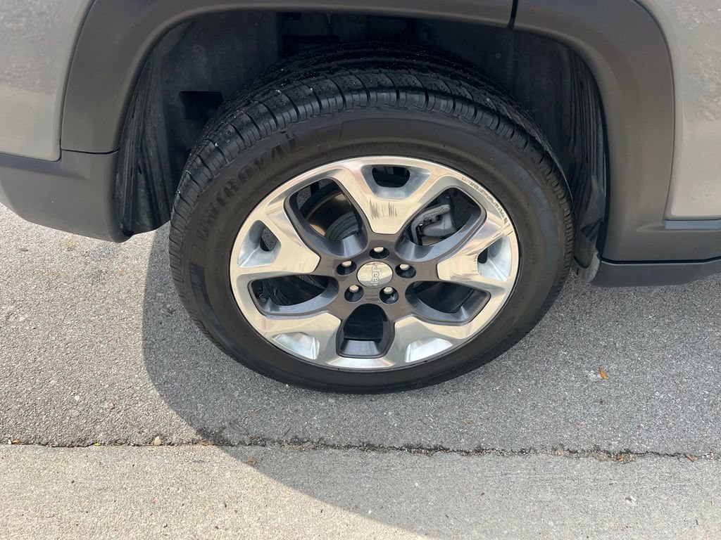 Used 2020 Jeep Compass Limited AWD/4WD image 10