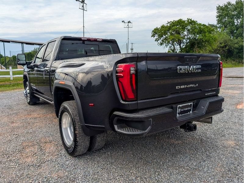 Used 2024 GMC Sierra 3500 Denali Ultimate AWD/4WD image 9
