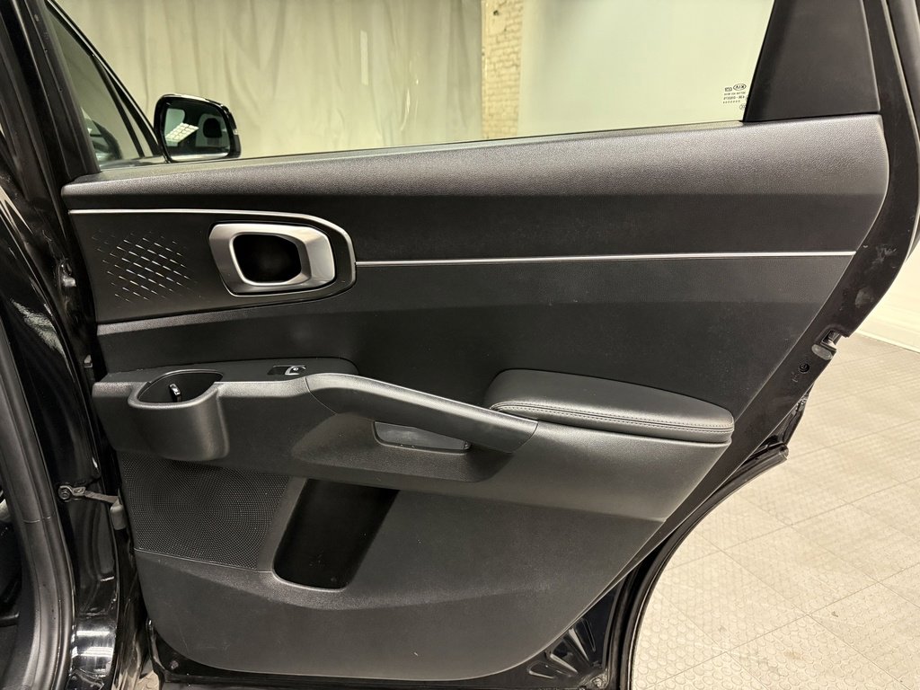 Used 2021 Kia Sorento S image 20