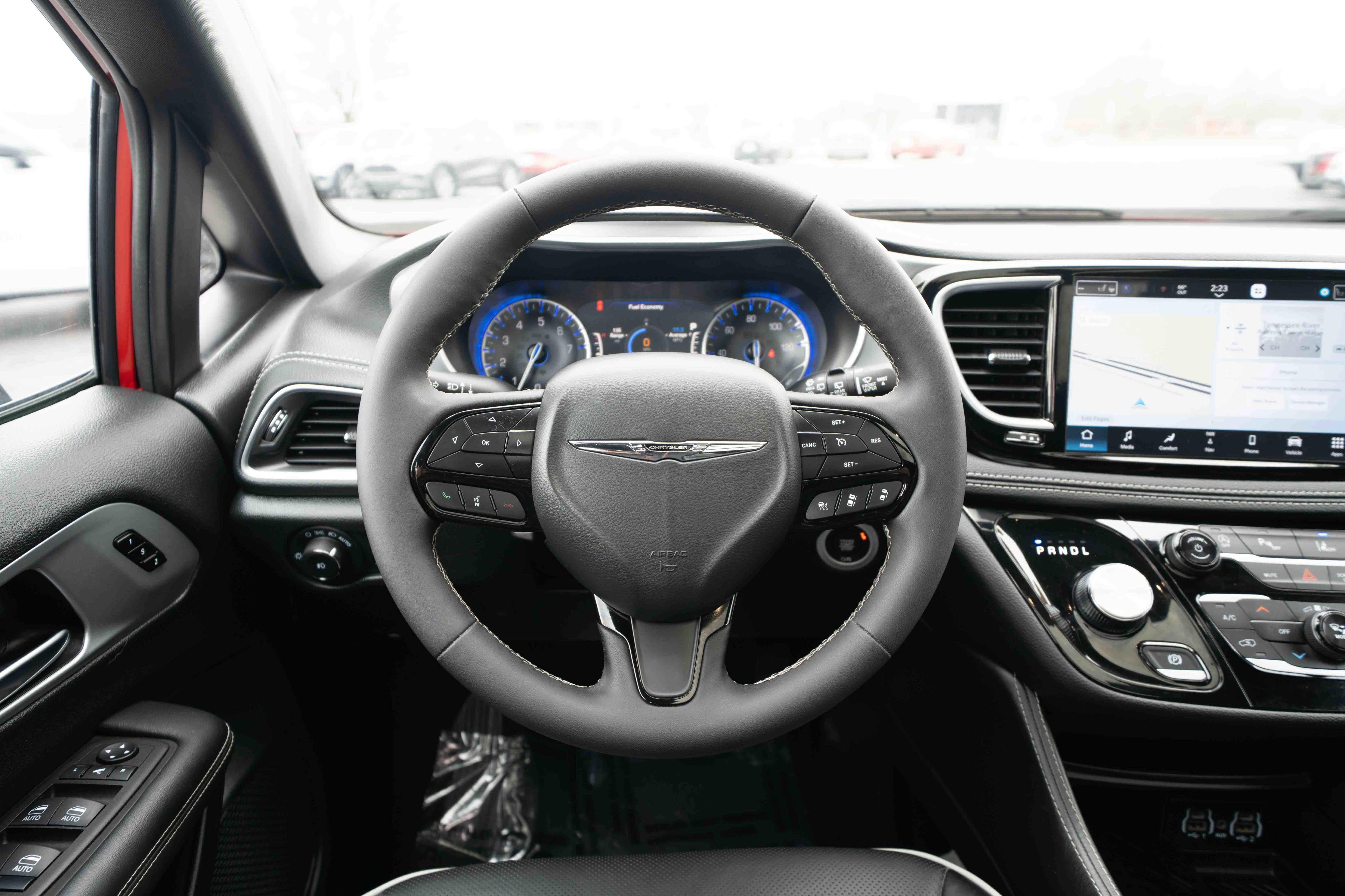 Used 2025 Chrysler Pacifica Limited FWD image 21