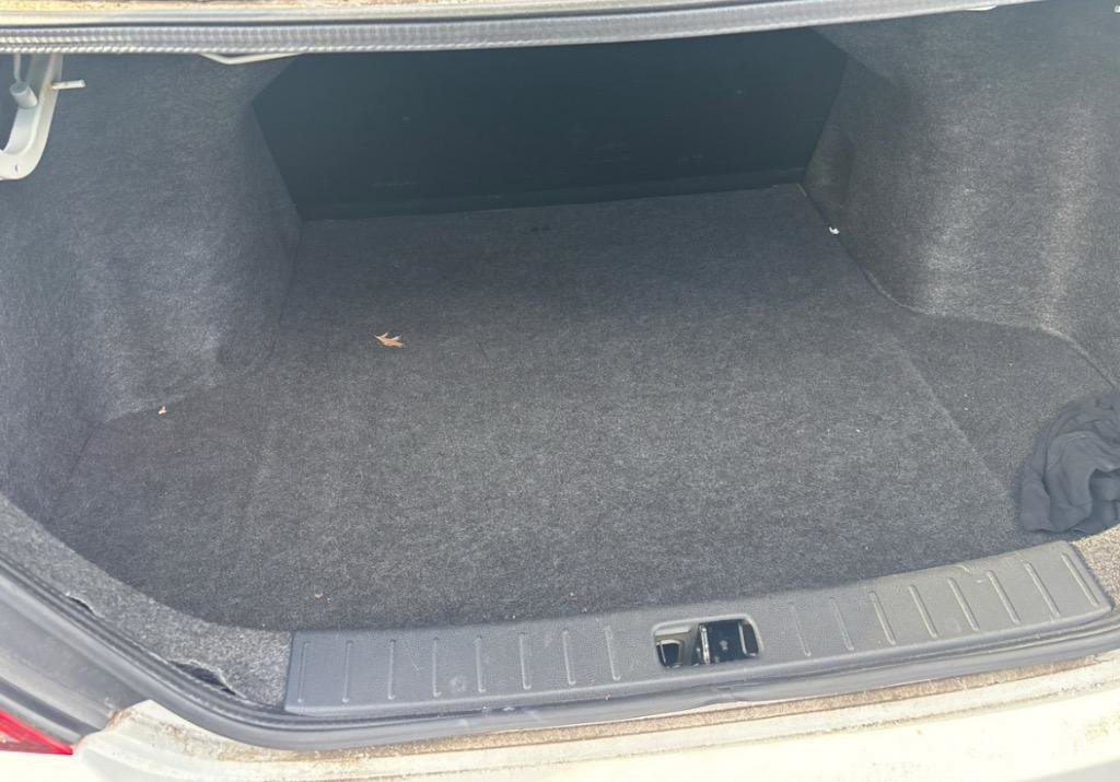 Used 2012 Nissan Versa SV image 17