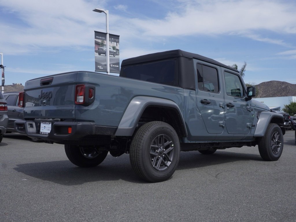 New 2025 Jeep Gladiator Sport S image 4