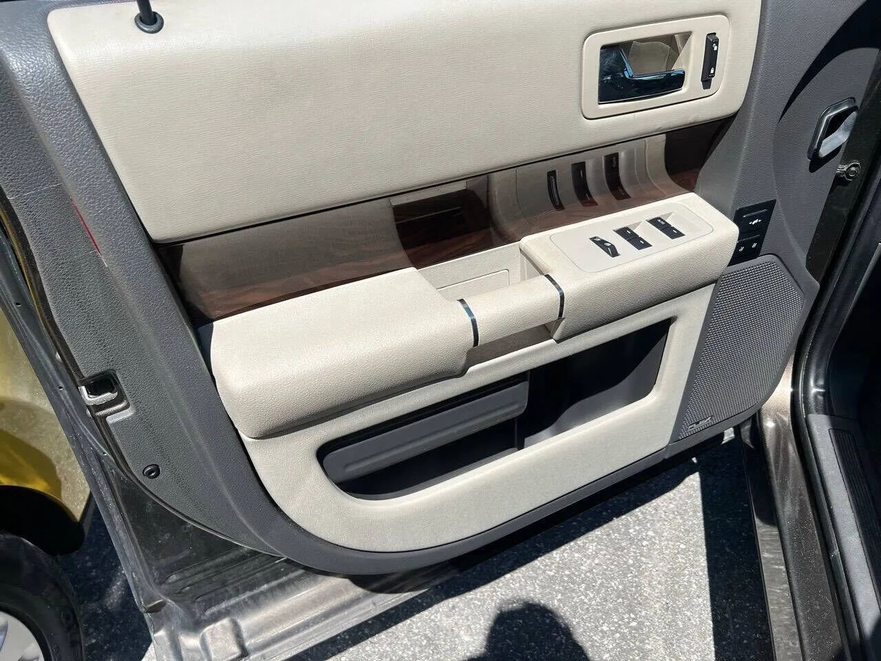 Used 2011 Ford Flex SEL w/ Rapid Spec Order Code FWD image 6