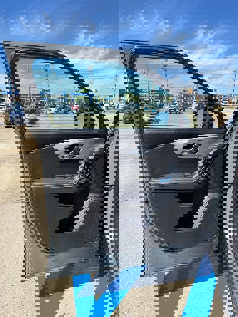 Used 2025 Chevrolet Blazer LT image 8