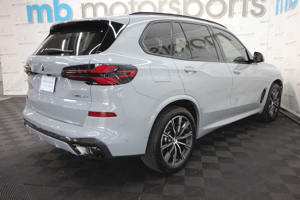Used 2025 BMW X5 xDrive40i w/ M Sport Package AWD/4WD image 11