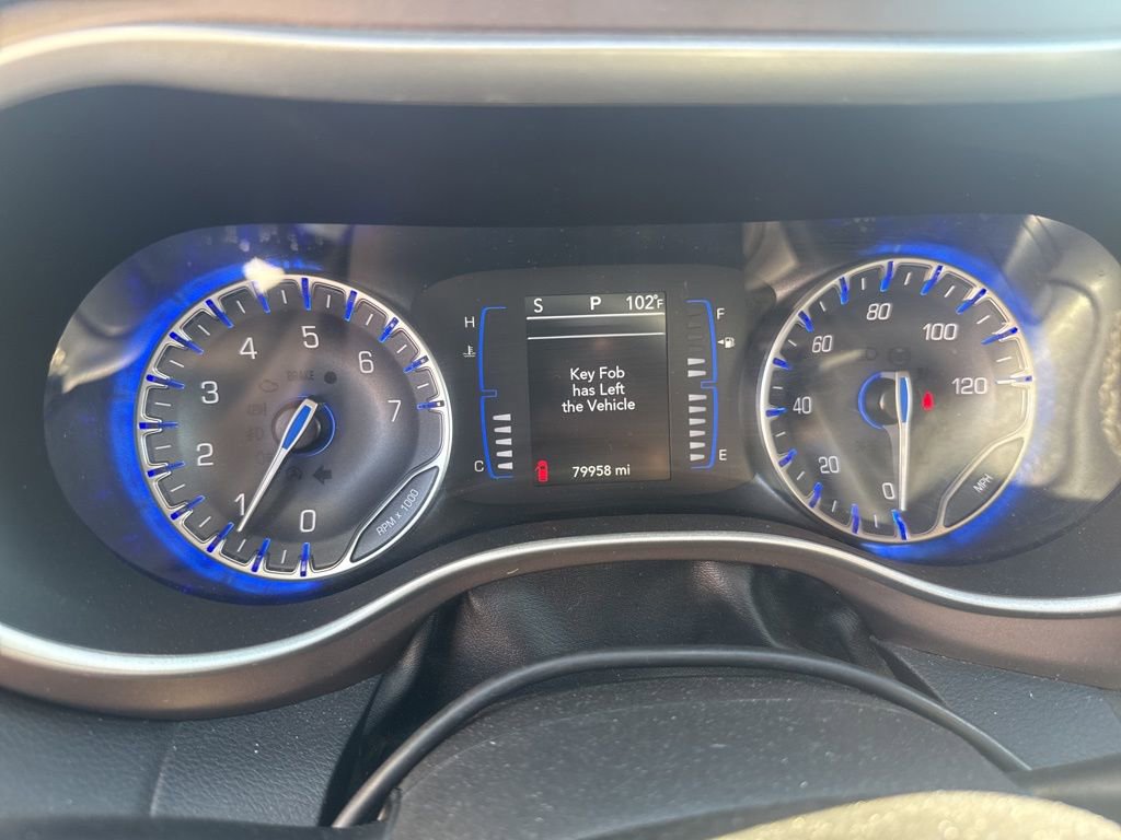 Used 2022 Chrysler Voyager LX image 21