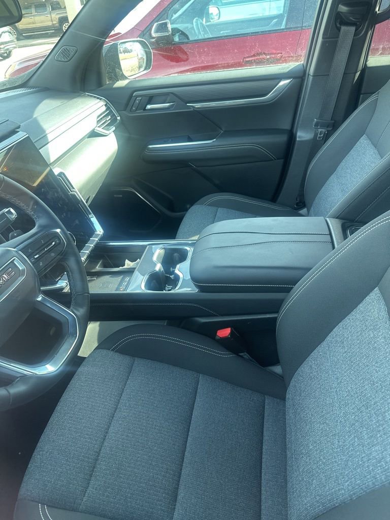 Used 2025 GMC Acadia Elevation image 9