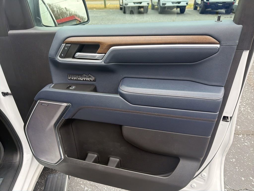 Used 2022 Chevrolet Silverado 1500 High Country w/ High Country Premium Package image 16