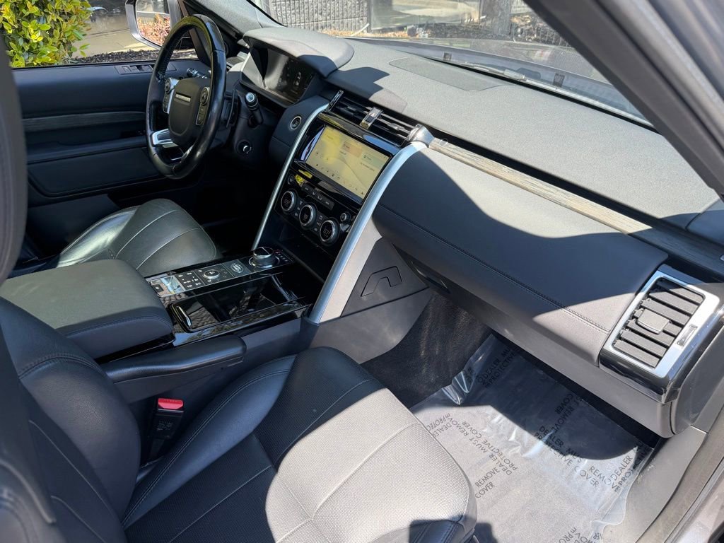 Used 2018 Land Rover Discovery HSE image 32
