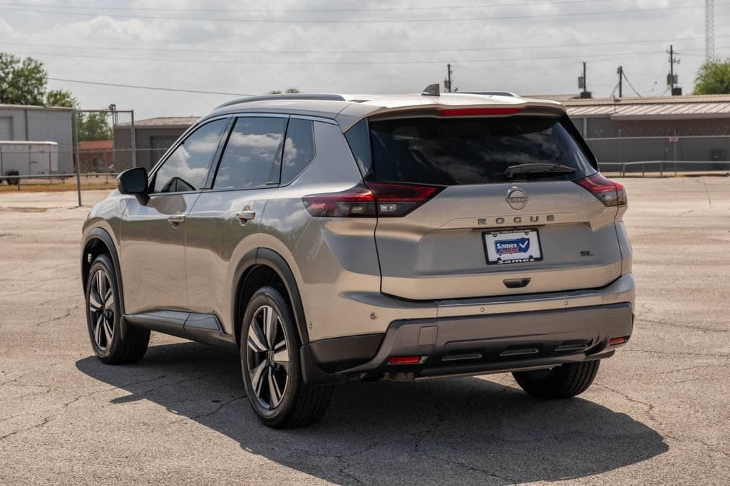 Used 2024 Nissan Rogue SL FWD image 6