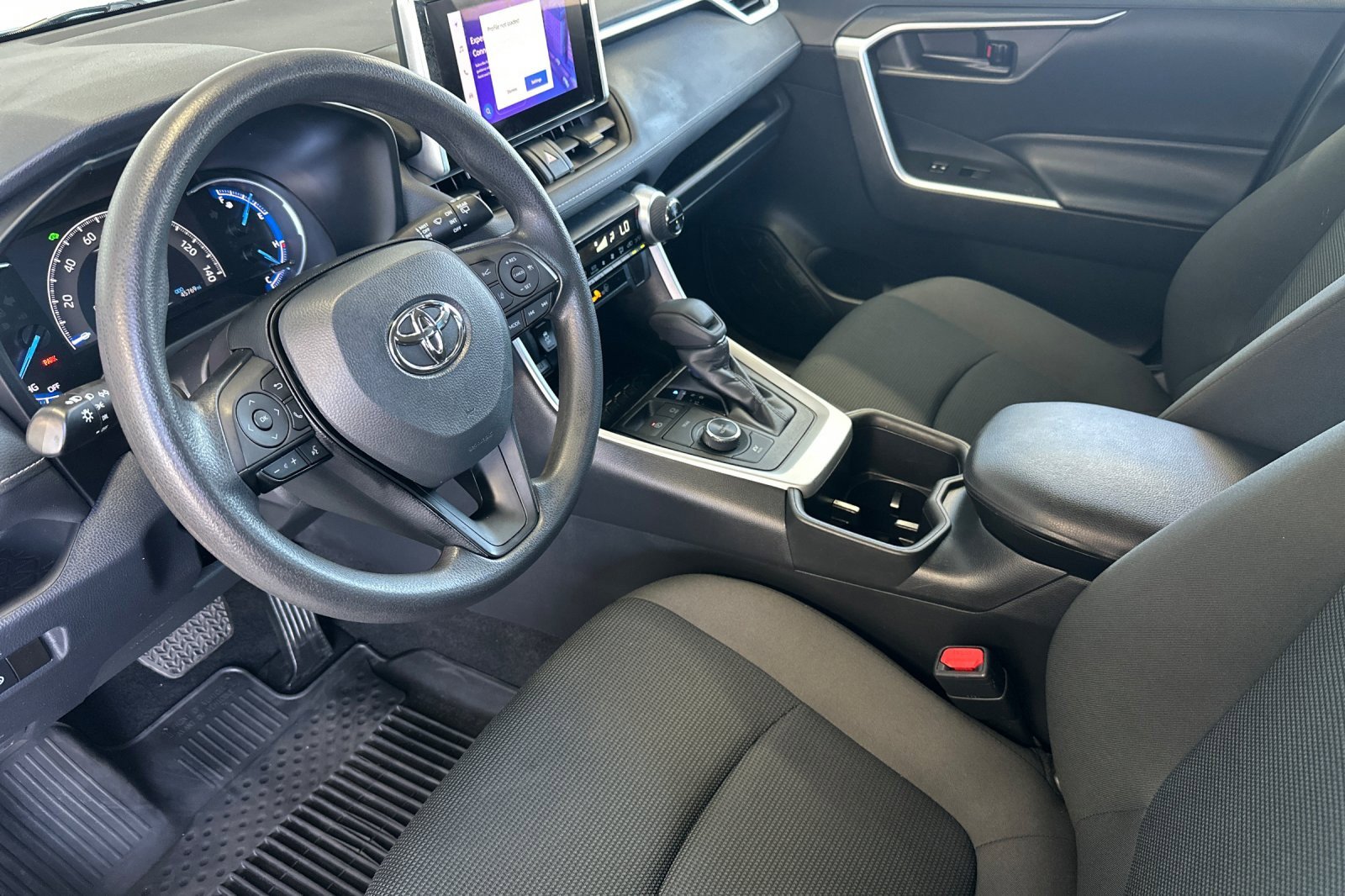 Used 2023 Toyota RAV4 LE image 9