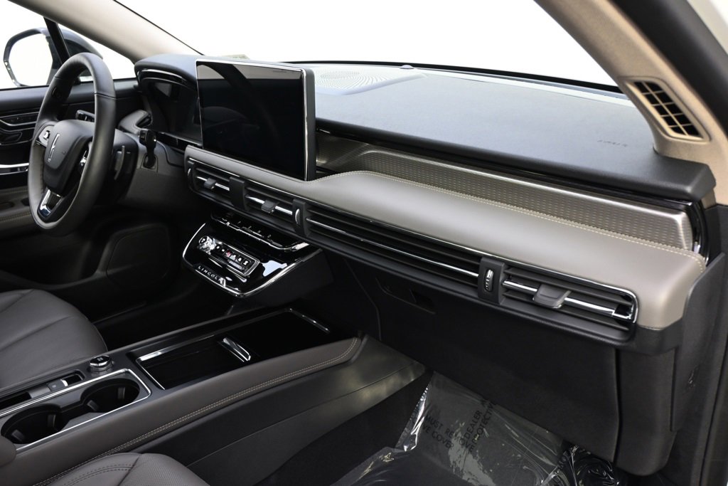 New 2026 Lincoln Corsair Reserve w/ Jet Appearance Package image 15
