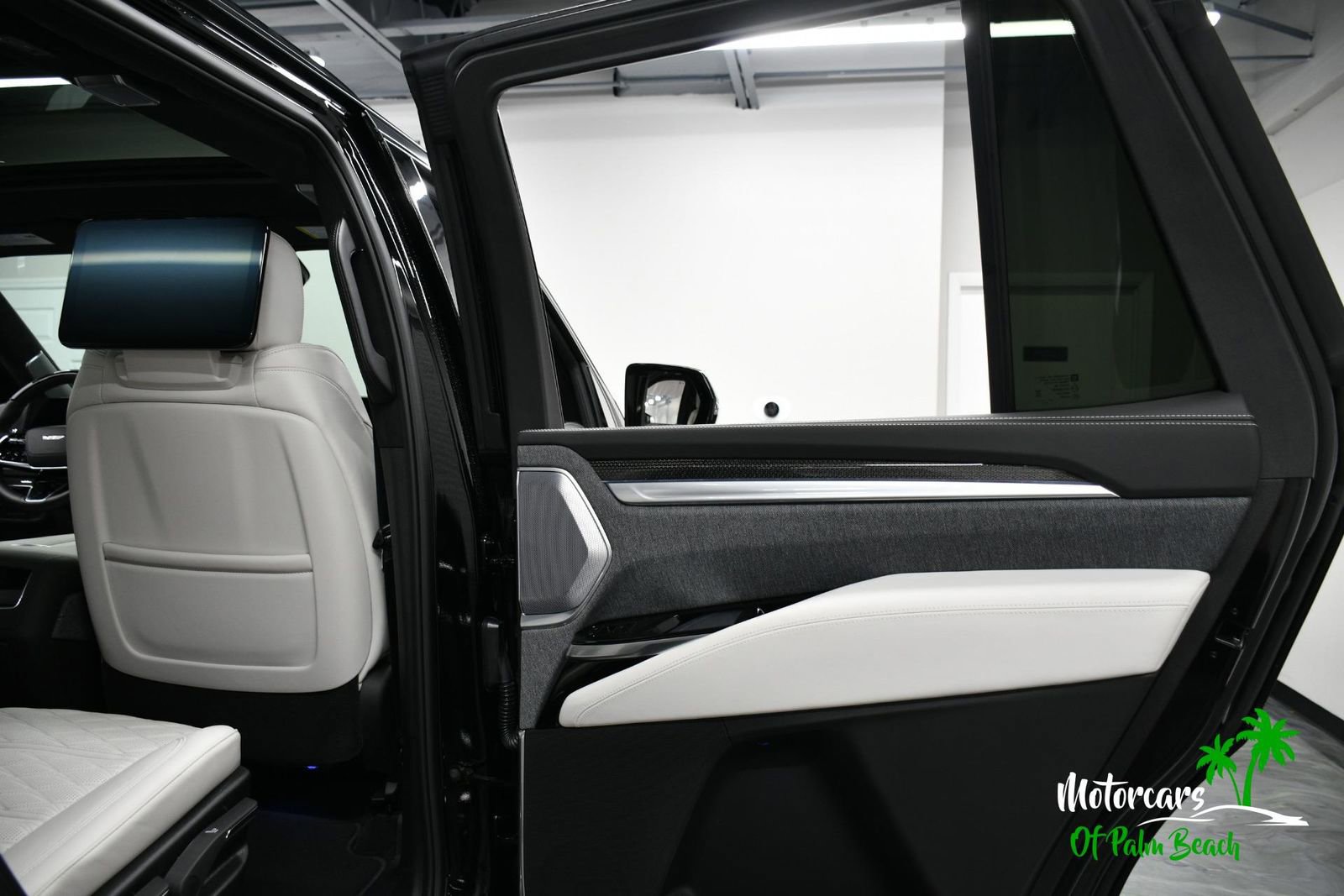 Used 2026 Cadillac Escalade V w/ LPO, ONYX Package image 47