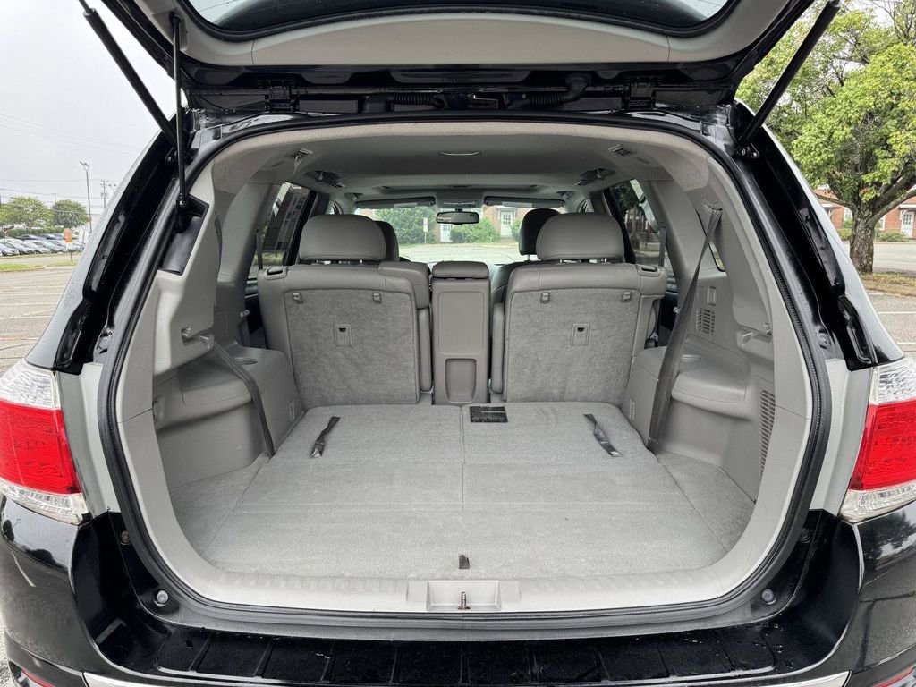 Used 2013 Toyota Highlander SE image 35