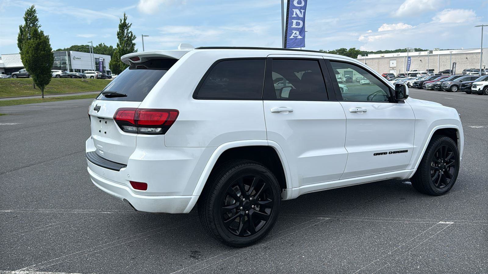 Used 2021 Jeep Grand Cherokee Laredo X AWD/4WD image 5