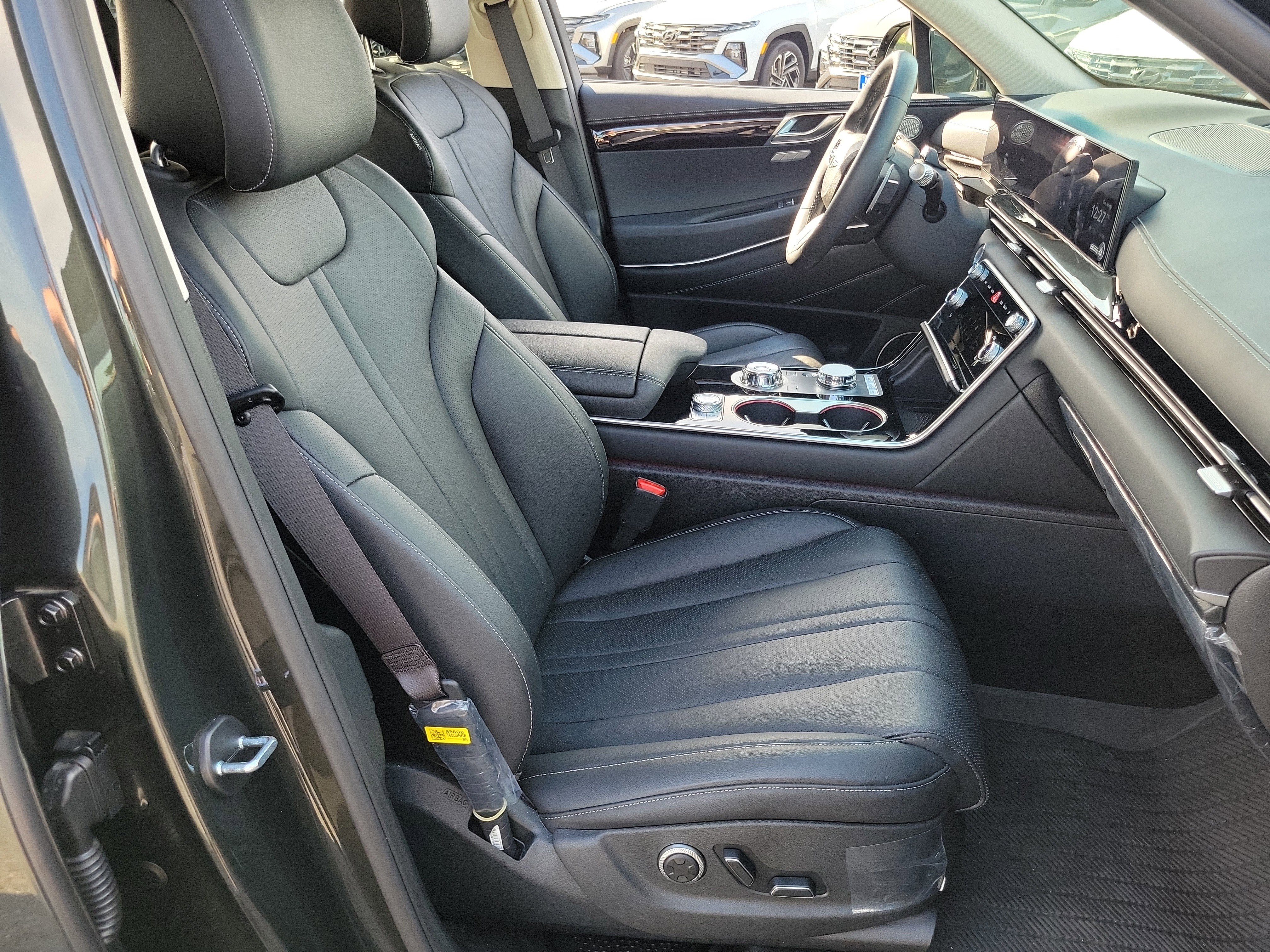 Certified 2025 Genesis GV80 2.5T Standard image 18