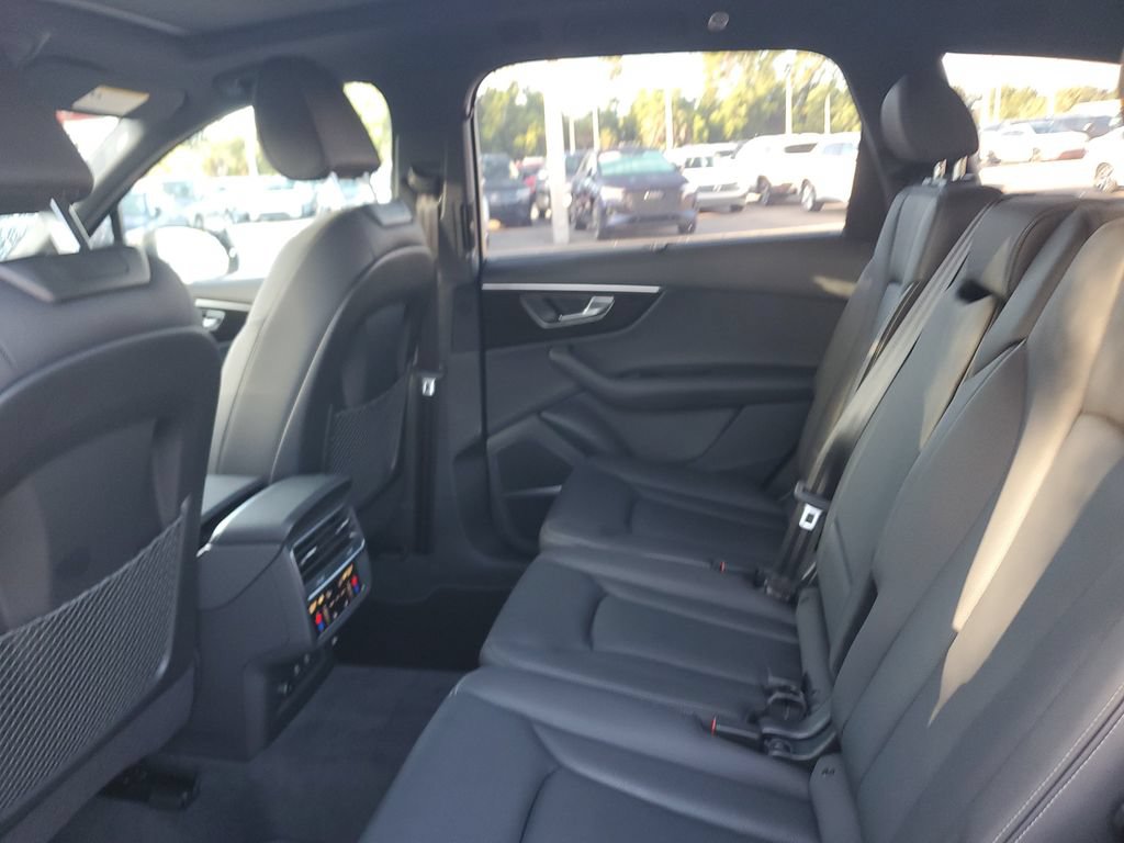 Certified 2025 Audi Q7 2.0T Premium Plus w/ Premium Plus Package AWD/4WD image 17
