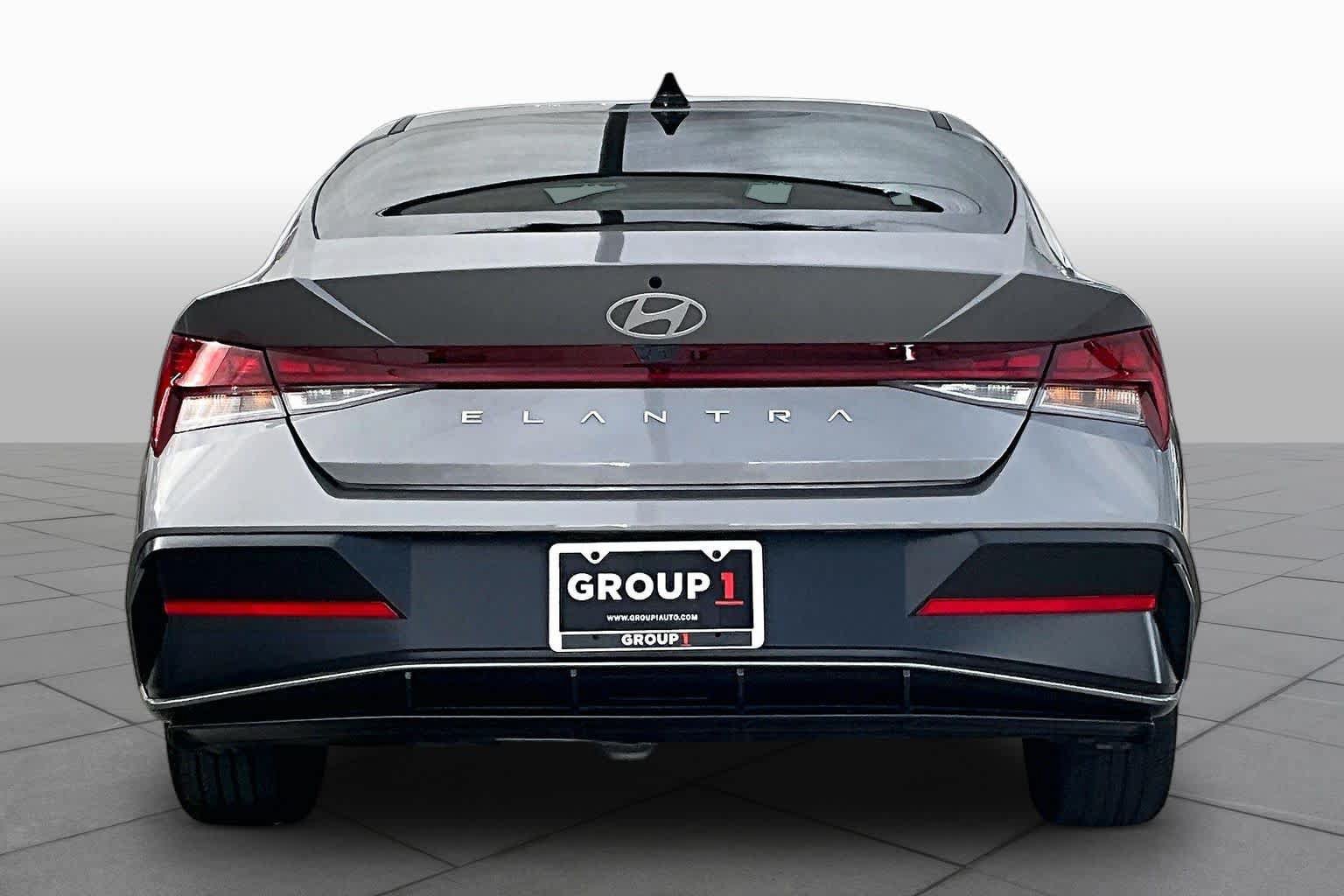 Used 2024 Hyundai Elantra SEL w/ Convenience Package FWD image 5