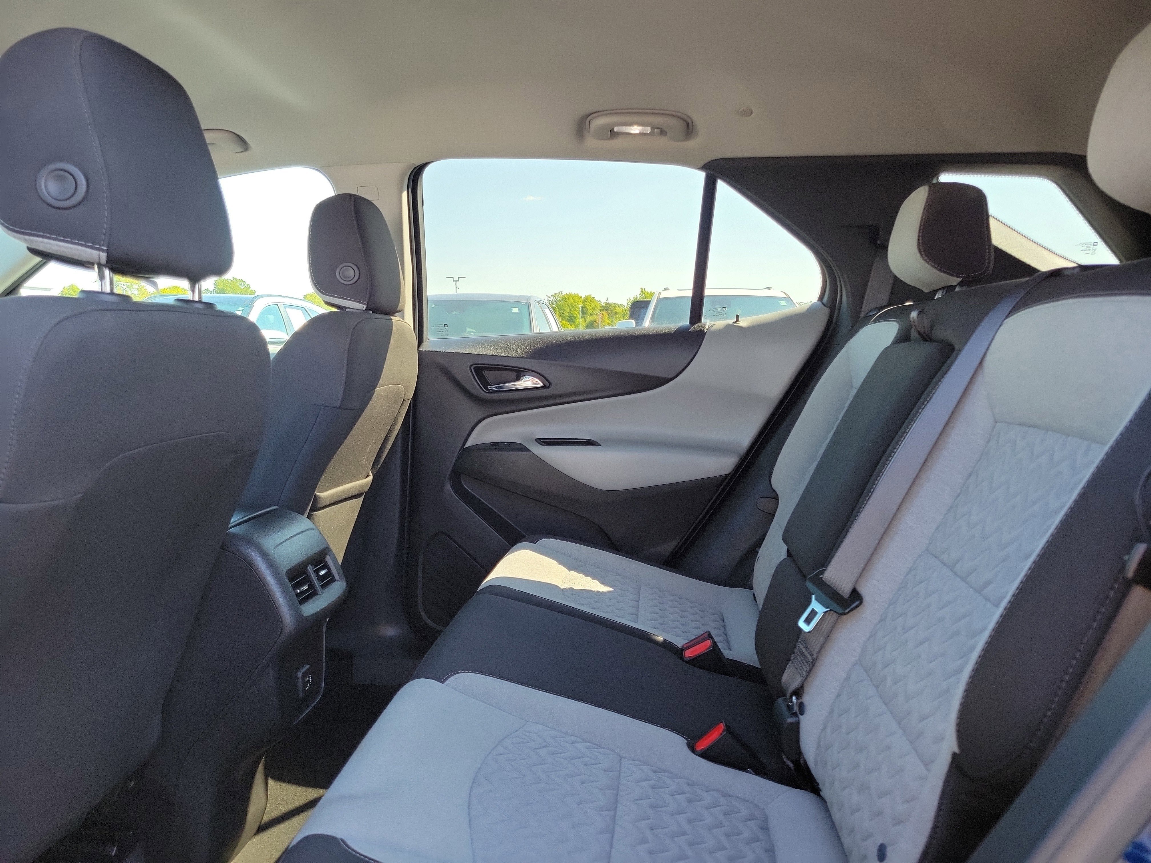 Used 2022 Chevrolet Equinox LS w/ LS Convenience Package image 11