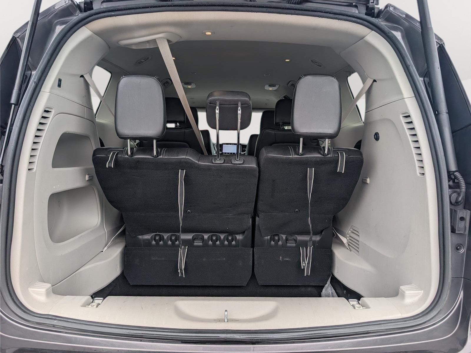 Used 2023 Chrysler Pacifica Touring-L FWD image 13