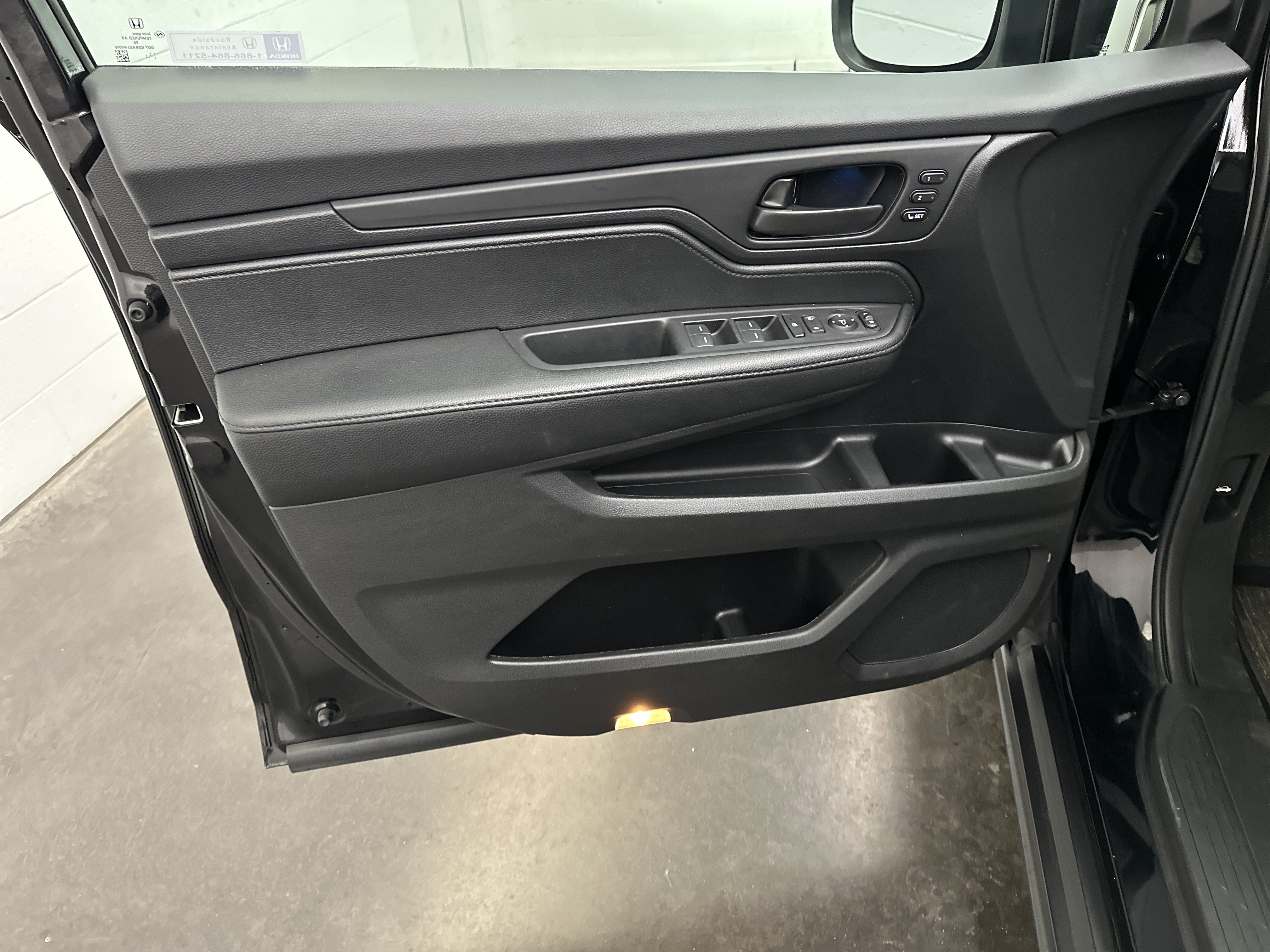 Used 2025 Honda Odyssey EX-L image 16