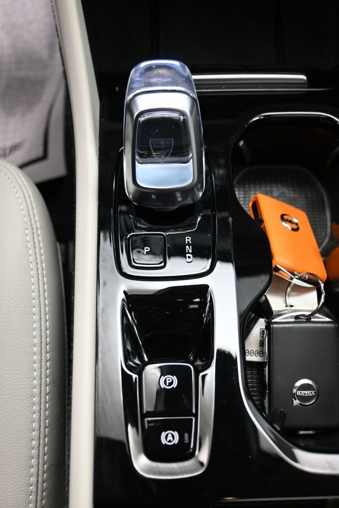 Used 2024 Volvo XC40 B5 Ultimate w/ Protection Package image 28