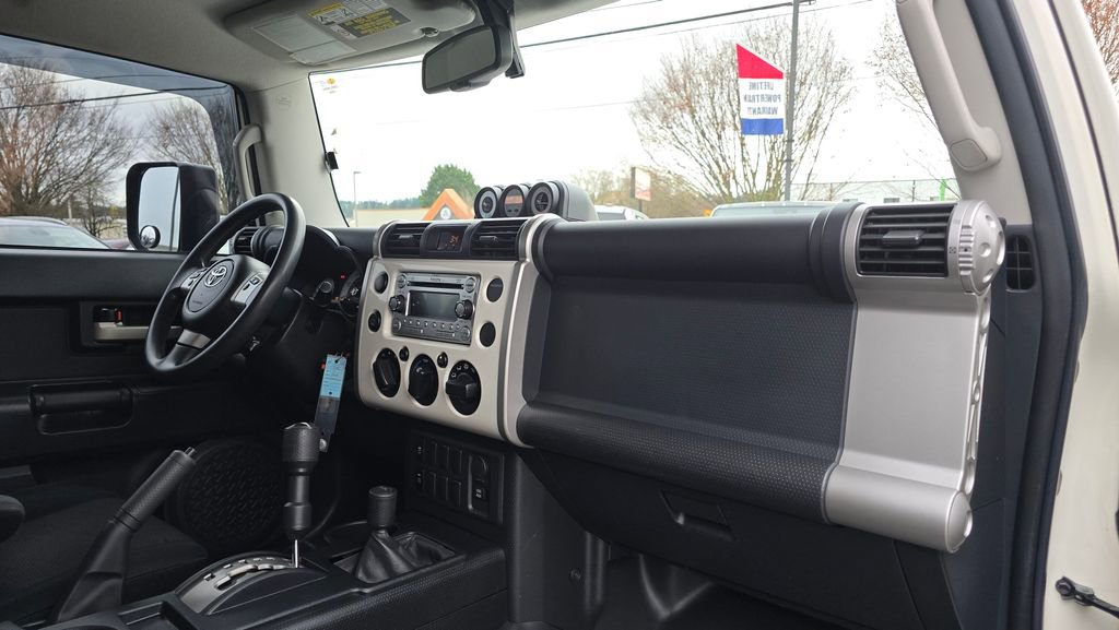Used 2014 Toyota FJ Cruiser 4WD w/ Convenience Package image 12