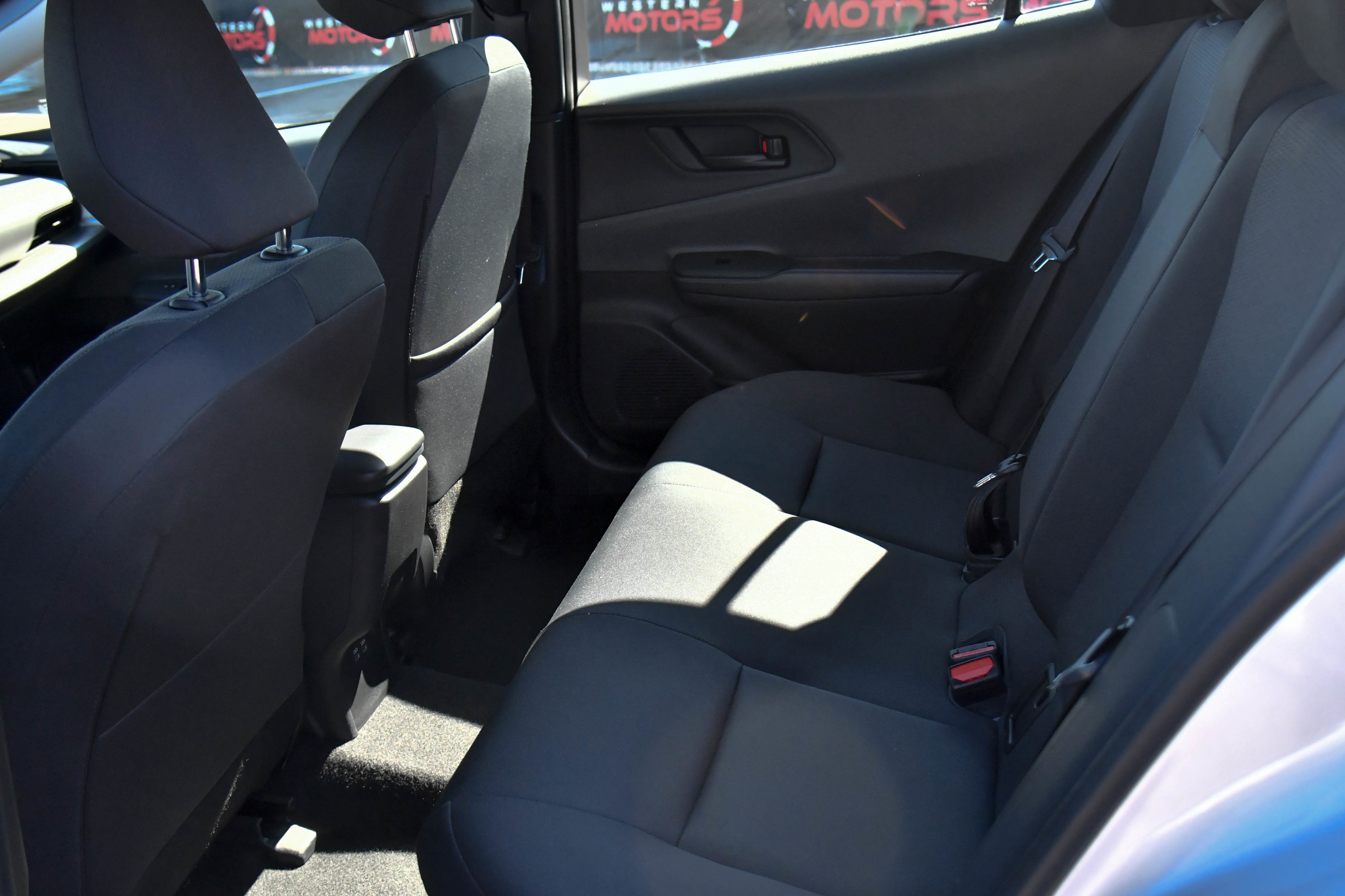 Used 2025 Toyota Prius LE image 36