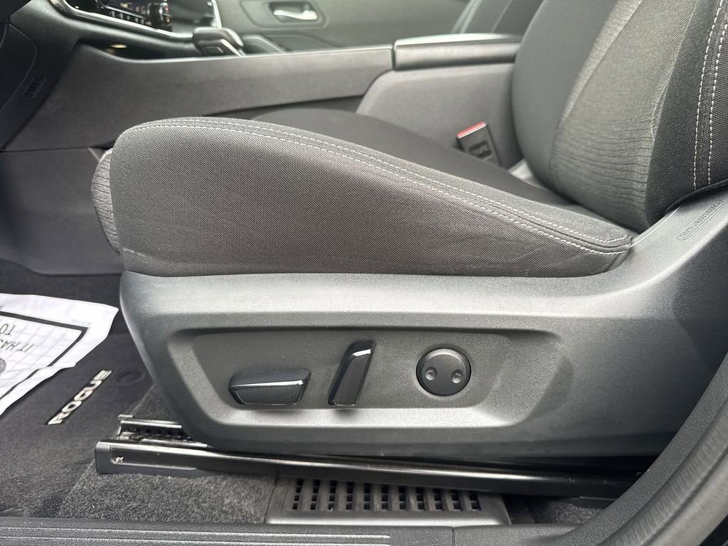 Used 2022 Nissan Rogue SV image 14