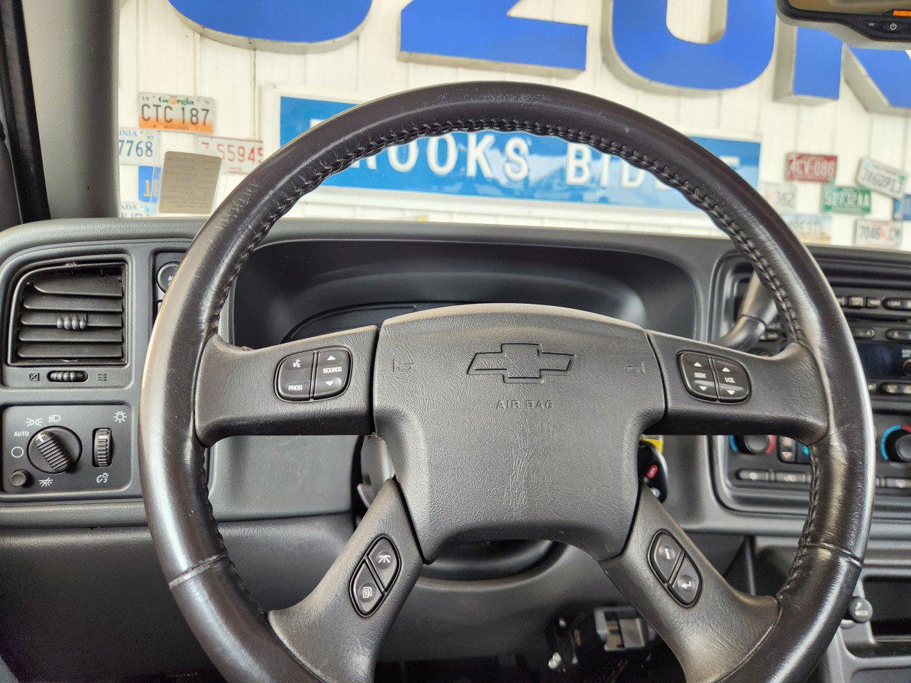 Used 2006 Chevrolet Silverado 1500 LT w/ Onstar Plus Package AWD/4WD image 10