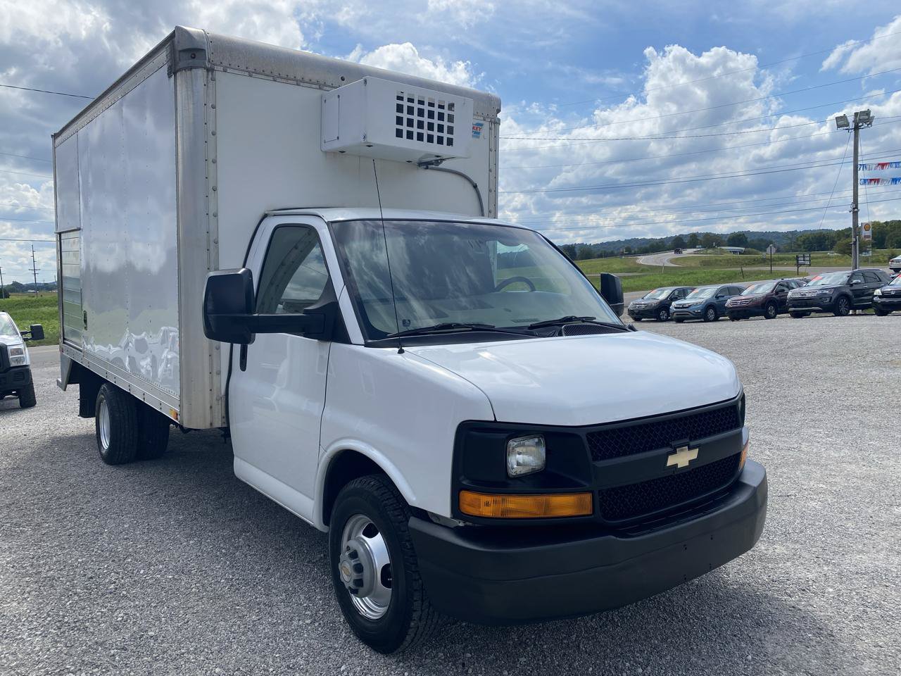 Used 2015 Chevrolet Express 4500 RWD image 4