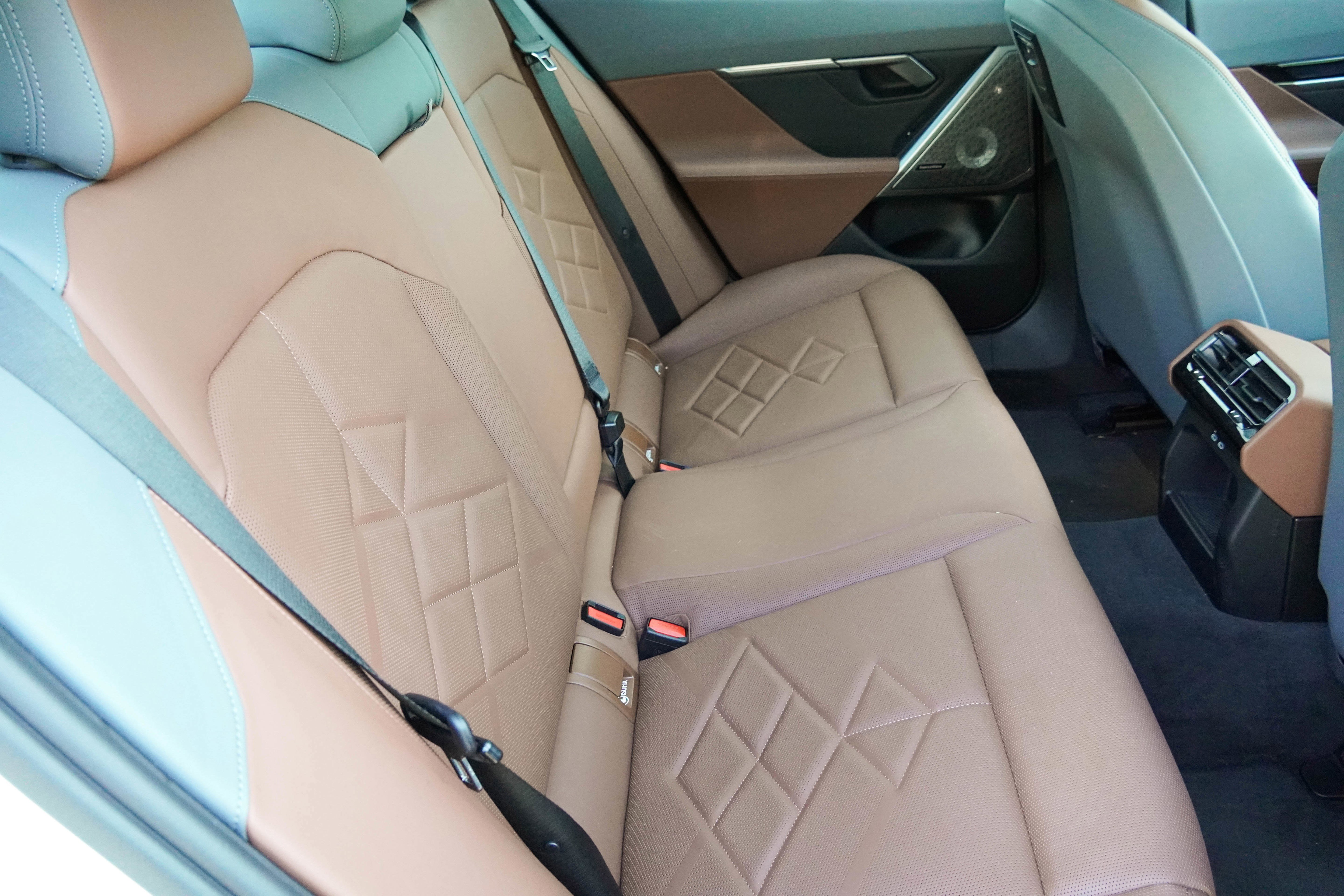 Certified 2024 BMW i5 M60 w/ Executive Package image 33