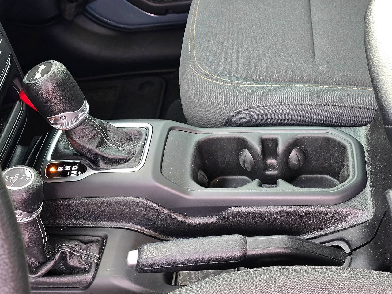 Used 2024 Jeep Wrangler Sport AWD/4WD image 16