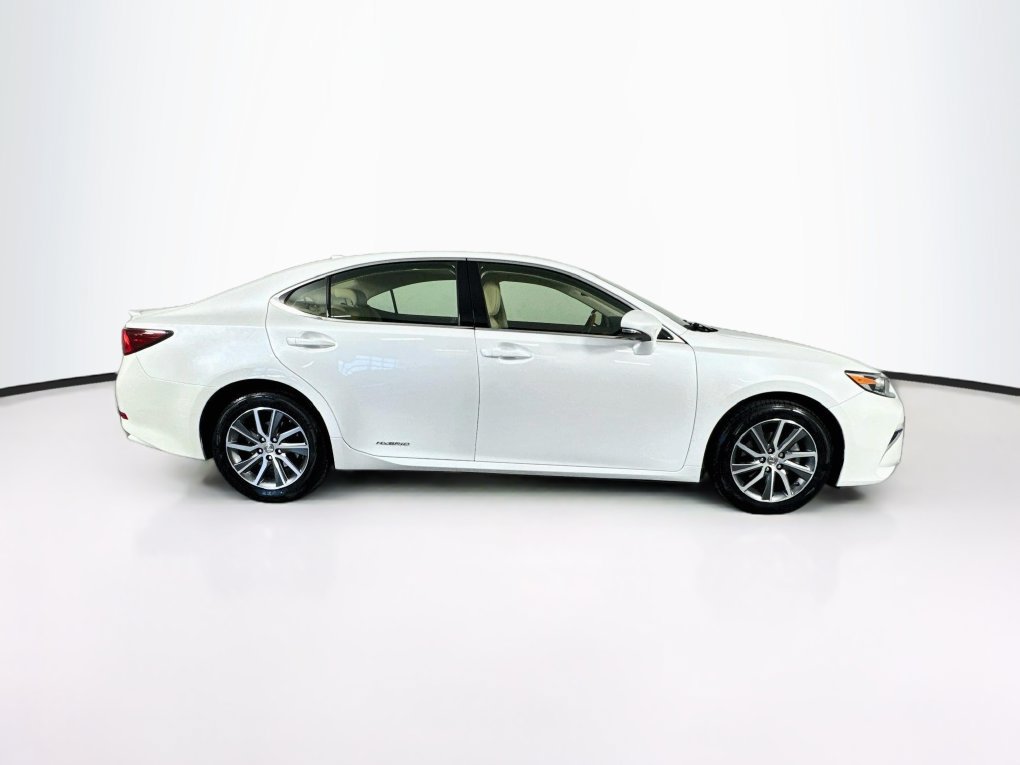 Used 2017 Lexus ES 300h w/ Luxury Package FWD image 11