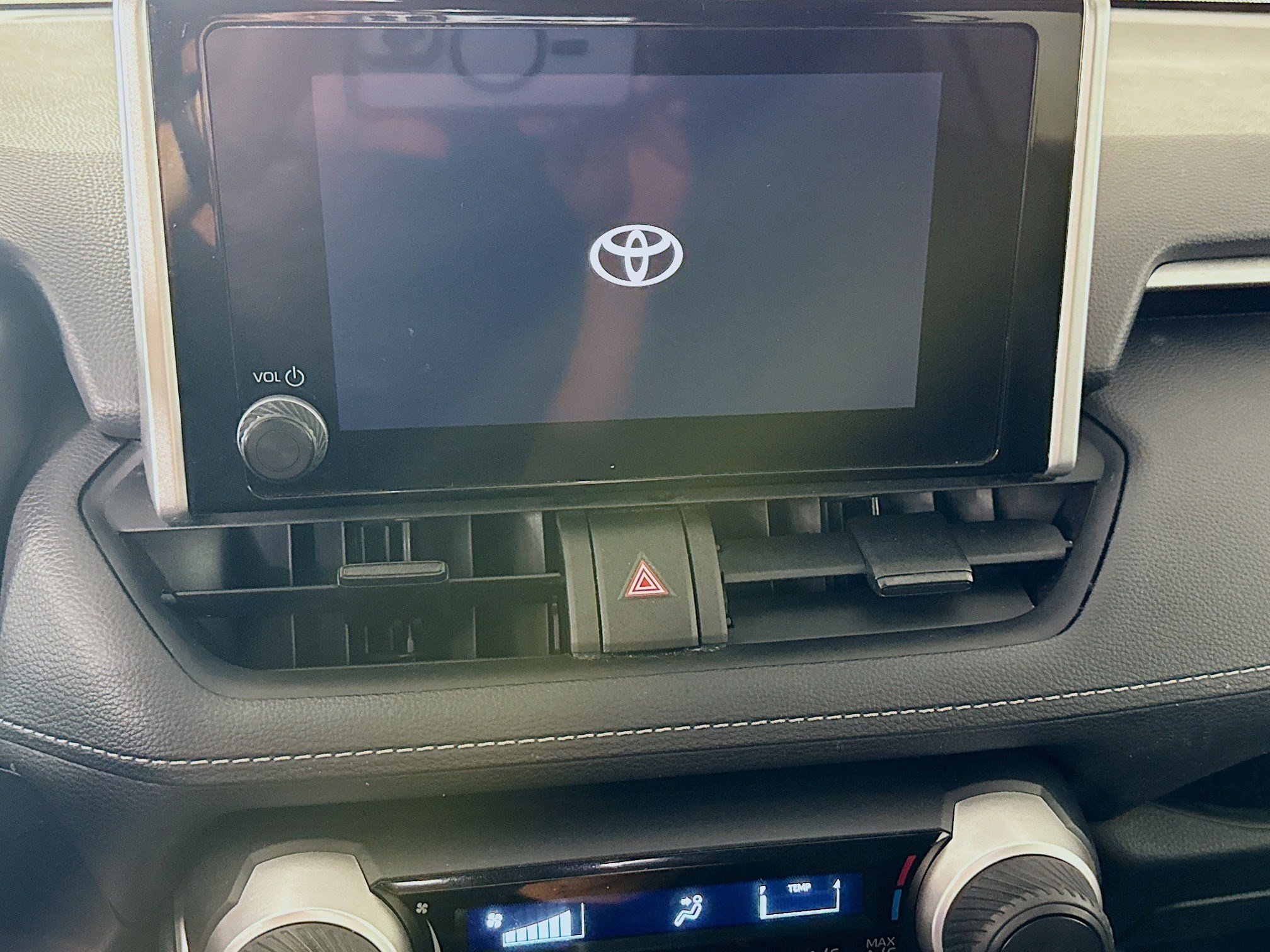 Used 2024 Toyota RAV4 LE image 18