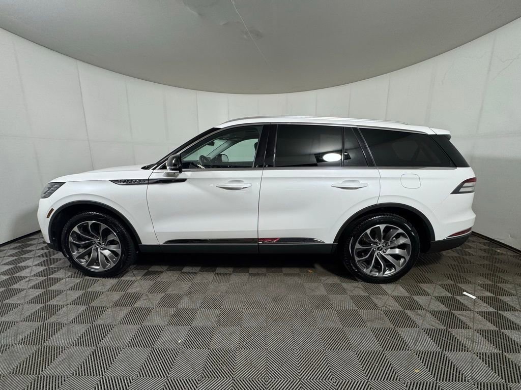 Used 2025 Lincoln Aviator Reserve w/ Illumination Package AWD/4WD image 2