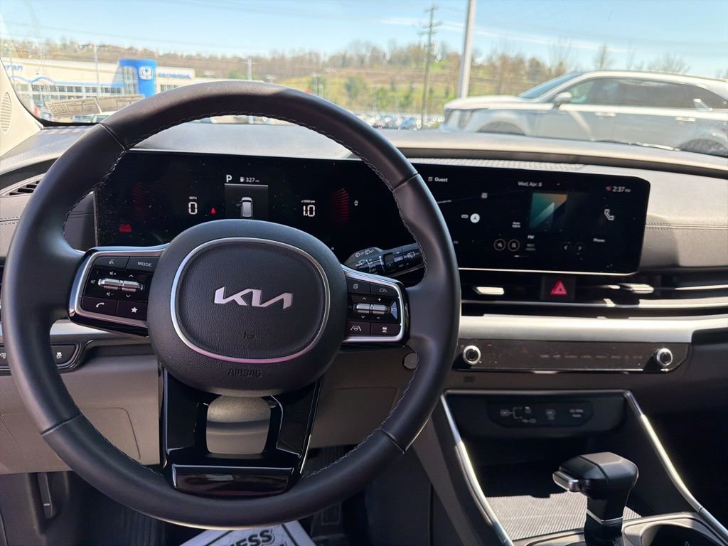 Certified 2025 Kia Carnival image 12